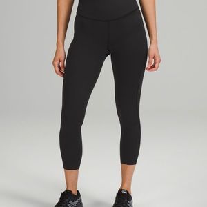 Base Pace High-Rise Crop 23" 
Brushed Nulux